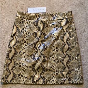 NWT “fake” leather snakeskin print skirt Size M